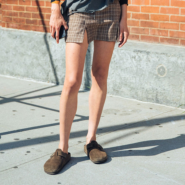 Sabots en cuir velours et semelle en liège