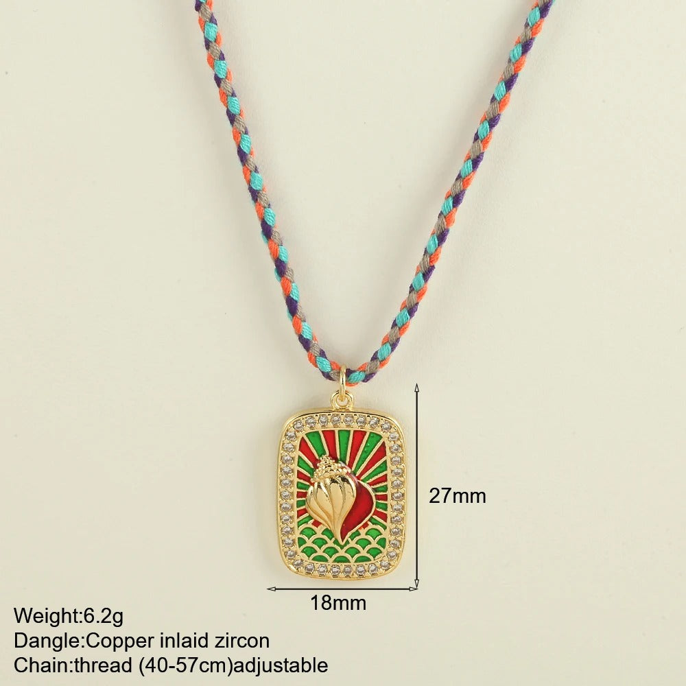 Collier tissé à la main avec pendentif en cuivre et zircone