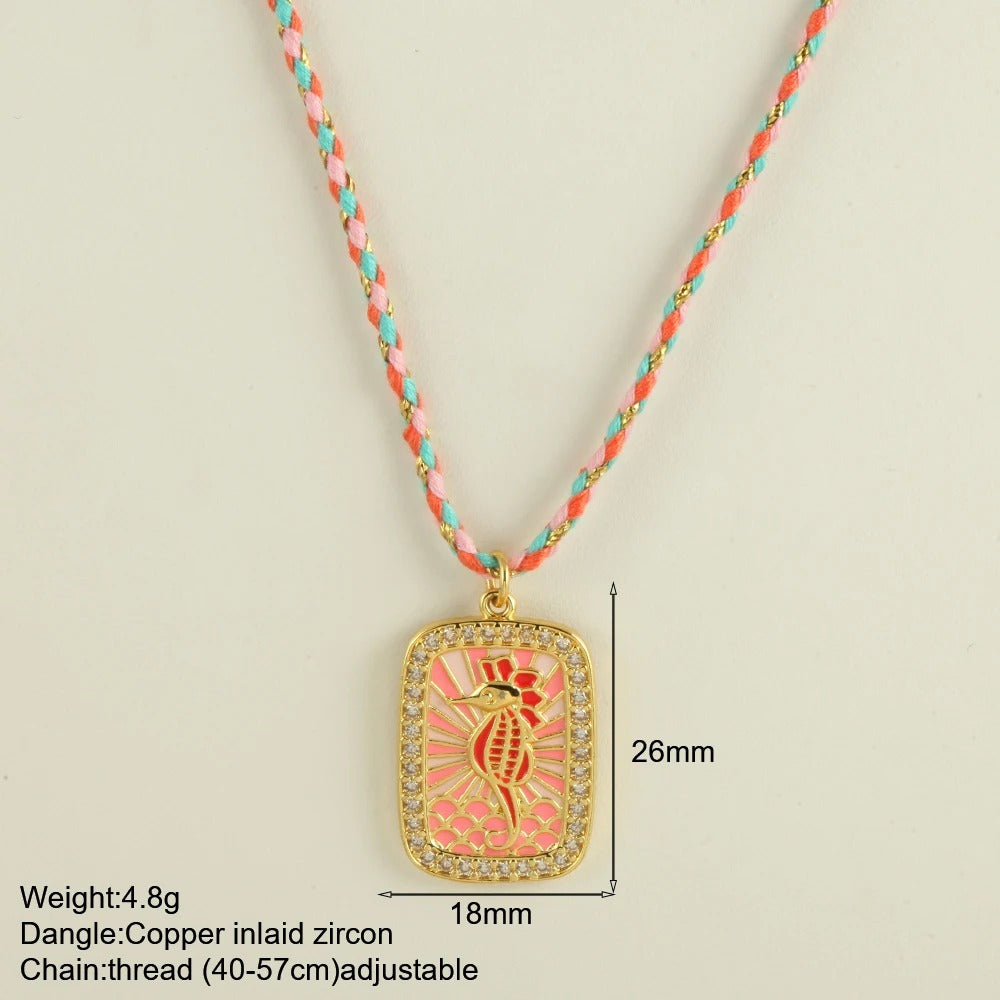 Collier tissé à la main avec pendentif en cuivre et zircone