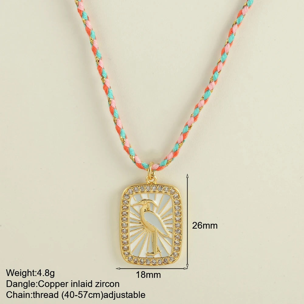 Collier tissé à la main avec pendentif en cuivre et zircone