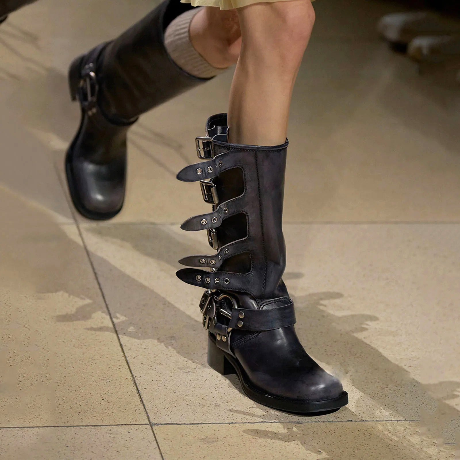 Bottes en cuir avec sangles